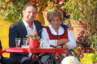 Stefan Mross trauert um seine Mutter - Stefanie Hertel moderiert „Immer wieder sonntags“ - Rust, im September 2014: Moderator Stefan Mross mit seiner Mutter Stefanie bei einer Aufzeichnung.