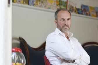 Stefan Schwarz liest im Tivoli Freiberg: Von fiesen Viechern im Kleingarten - Stefan Schwarz ist am Donnerstag in Freiberg zu Gast.