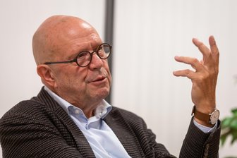Stefan Tschök fragt, was haben die Mittelsachsen von der Kulturhauptstadt - Stefan Tschök bei seiner Lesung in Burgstädt vor wenigen Tagen.