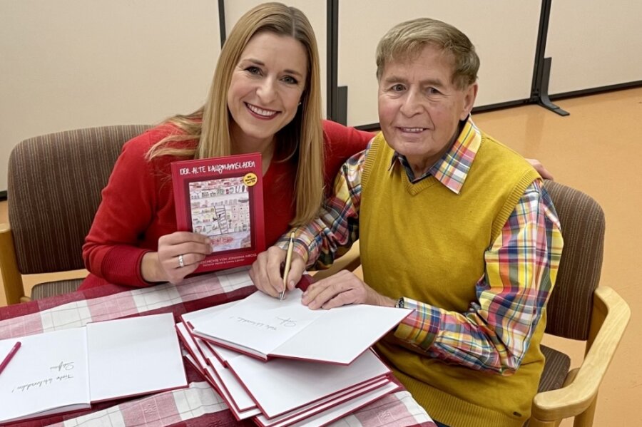 Stefanie Hertel überrascht mit einem neuen Weihnachtsbuch - Stefanie und Eberhard Hertel signieren das neue Weihnachtsbuch. 