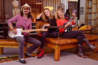 Stefanie Hertel, Heino, Sterncombo Meißen: Kulturhaus im Erzgebirge plant 2026 mit diesen Höhepunkten - Mit einem Countryprogramm gastiert Stefanie Hertel (rechts) mit Tochter Johanna Mross und Ehemann Lanny Lanner im Kulturhaus Aue.