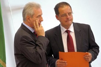 Steffen Flath: Energiewende wird Wahl entscheiden - Sachsens CDU-Spitze: Parteichef Stanislaw Tillich und sein Stellvertreter, Fraktionschef Steffen Flath (rechts).