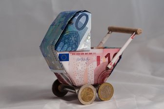 Steht das Landeserziehungsgeld in Sachsen vor dem Aus - oder vor einer Reform? - Nur noch Sachsen unterstützt Eltern mit einem freiwilligen Landeserziehungsgeld - das indes immer seltener Abnehmer findet.