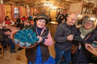 Steht die Mini-Alm im Plauener Rathaus-Hof vor dem Aus? - Liebe zum Detail: In den Buden herrschte Alm-Flair.
