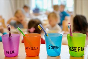 Steigen in Chemnitz die Kita-Beiträge? - Wenn der Stadtrat dem Vorschlag des Jugendhilfeausschusses folgt, steigt der Elternanteil an den Kosten der Kinderbetreuung. Foto: Monika Skolimowska/dpa