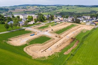 Steigende Baukosten bremsen Nachfrage nach Grundstücken im Erzgebirge - Erschließungsarbeiten für das neue Wohngebiet "Am Hüttenbach" in Wolkenstein. 
