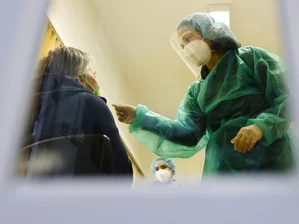 Die Zahl der Corona-Neuinfektionen steigt.