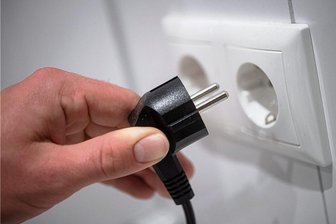Steigende Energiepreise - Wenn das Geld für die Stromrechnung nicht mehr reicht - Den Stecker ziehen - Personen mit kleinem Geldbeutel dürften diese Option ernsthaft in Erwägung ziehen, um von einer hohen Stromrechnung herunterzukommen.
