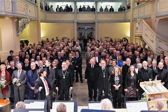Steigerlied so kraftvoll wie selten: Neujahrsempfang in Freiberg im Zeichen des Zusammenwirkens - José Luis Gutiérrez dirigierte nicht nur Bigband, sondern auch alle Sänger des Steigerliedes.