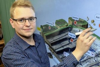 Steile Karriere: Schulleiter mit 27 Jahren - Maximilian Scheller (27) ist Lehrer für Mathematik und Physik. Seit einem Monat leitet er die Trützschler-Oberschule Falkenstein.