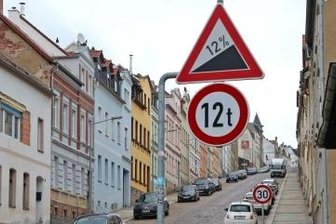 Steile Wand ist künftig für größere Lastwagen tabu - Für die Steile Wand werden neue Schilder benötigt. Die Tonnagebegrenzung wird von 12 auf 3,5 Tonnen reduziert. 
