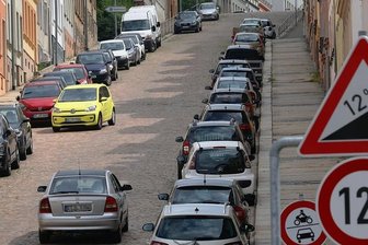 Steile Wand: Meerane plant Laster-Verbot - Blick zur Steilen Wand von Meerane: Die Tonnagebegrenzung soll von 12 auf 3,5 Tonnen reduziert werden. Nach einer Entscheidung des Stadtrates wird die Teileinbeziehung vorbereitet.