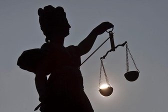 Stein auf Asylbewerberunterkunft geworfen: Mann wird zu Geldstrafe verurteilt -