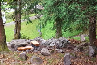 Steingarten Tannenbergsthal bekommt originelle Sitzgelegenheiten für Kinder - Der Steingarten in Tannenbergsthal hat weitere Sitzmöglichkeiten bekommen.