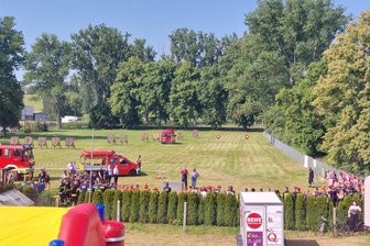 Steinpleiser schicken Mädchenteam in Feuerwehrwettkampf - Am dem Gelände hinter dem Gerätehaus Langenhessen ist am Samstag die Wettkampfbahn aufgebaut.