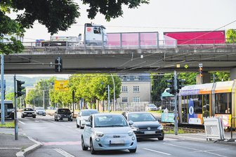 Steinwürfe von Brücke am Südring: Polizei stellt Jugendliche - Die Jugendlichen wurden nach einem Zeugenhinweis gefasst.