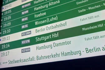 Stellwerk repariert: Zugverkehr Hamburg-Berlin rollt wieder - Der Stellwerkausfall bei Lüneburg ist laut Bahn behoben. Der Verkehr zwischen Hamburg und Berlin rollt wieder an.