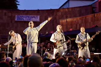 Im Mai kündigte Kraftklub bei einem nicht ganz geheimen Geheimkonzert das neue Album an. Diese Woche erscheint es dann auch.