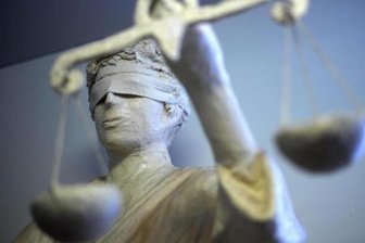 Sterbenden Motorradfahrer gefilmt - Gaffer kommt mit Geldstrafe davon -