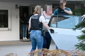 Sterbender Mann auf offener Straße in Zwickau gefunden: Polizei nimmt Tatverdächtigen fest - Am späten Nachmittag hat die Kripo einen Mann verhaftet.