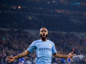 Sterling fordert Chancen für schwarze Fußball-Trainer -
Fordert dass die Premier-League-Clubs schwarzen Trainern bessere Chancen geben: Raheem Sterling.