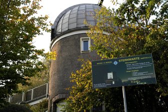 Sternwarte Hartha: Mit Bandmaß und Schmiege ins Universum - Bei guter Sicht öffnen die Harthaer Hobbyastronomen nach Vorträgen die Kuppel.