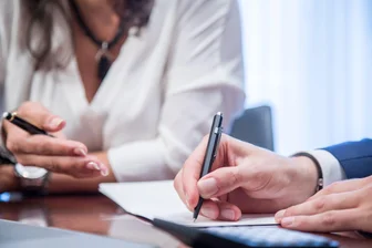 Steuerberatung gesucht? So steigen Ihre Chancen - Unterlagen gut vorbereitet? Das kann Ihre Chancen auf ein Mandat bei einem Steuerberater oder in einem Lohnsteuerhilfeverein verbessern.