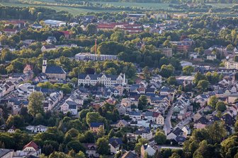 „Steuergerechtigkeit“: Lichtenstein senkt Grundsteuer für Land- und Forstwirtschaft - Lichtenstein aus der Luft: Für die Grundsteuer A werden knapp 200 Bescheide verschickt, für Grundsteuer B über 4000.