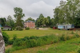Stiftung plant Millionen-Investition für mehrere Generationen in Scheibenberg - Auf dem Areal an der Ecke B 101/Schwarzbacher Weg sollen ein Pflegeheim, altersgerechte Wohnungen und Mutter-Kind-Wohnen entstehen.
