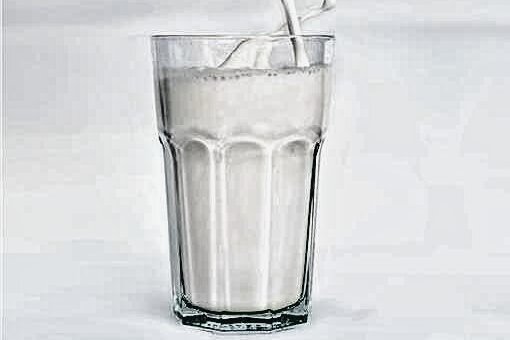 Stiftung Warentest: Bio-Milch liegt im Test vorn - Sieht gut aus - und schmeckt. 