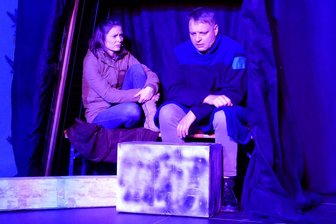 Stille Nacht im Erzgebirge: Witzschdorfer Christnachtfeier greift trauriges Thema auf - Autor Torsten Wohmann (rechts) übernahm auch die Hauptrolle und spielte einen gebrochenen Soldaten.