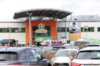 „Stille Stunde“ im Zwickauer Globus: Termin für Einkaufen ohne laute Musik und grelles Licht steht - Für alle Kunden, die es ruhiger mögen, gibt es bald die Chance auf reizreduziertes Einkaufen im Zwickauer Globus.