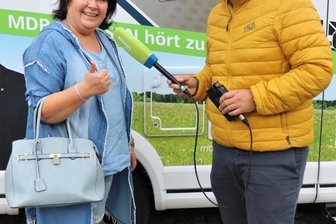 Stimme aus dem Radio live in Oederan - Silke Richter betreibt ein Geschäft in der Stadt und hat Wünsche für die Zukunft. 
