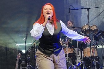 Stimme mit Wow!-Effekt: Junge Schweizerin war die Entdeckung des 21. Zwickauer Stadtfestes - Für viele die Entdeckung der 21. Stadtfest-Auflage: Joya Marleen aus der Schweiz verzauberte das Zwickauer Publikum auf dem Hauptmarkt.