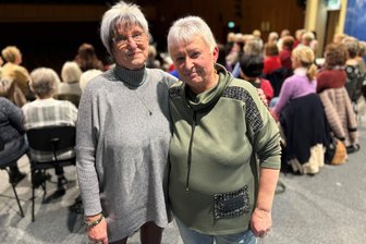 Stimmen verdoppelt: Traditions-Chor aus dem Erzgebirge verrät sein Erfolgsrezept - Gabriela Tesche (r.) singt seit 1997, Sylvia Albrecht-Triltzsch seit zwei Jahren im Blema-Chor.