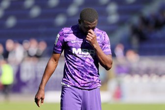 Stimmen zum Abstieg des FC Erzgebirge Aue: „Brutal schmerzhaft“ und „versagt“ - Der Abstieg des FC Erzgebirge ist endgültig besiegelt. Enttäuschung bei Jamilu Collins.