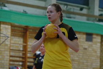 Stimmungsvolles Derby zwischen Geringswalder HV und TSV Fortschritt Mittweida endet deutlich - Luca Clara Wiesner erzielte für den Geringswalder HV gegen den TSV Mittweida sechs Treffer und war beste Schützin ihres Teams.