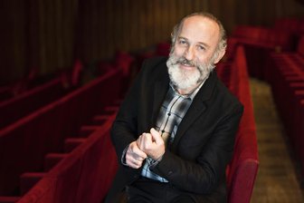 „Stockinger“ in Bad Elster: „Freie Presse“ verlost Freikarten - Schauspieler Karl Markovics tritt am 26. Oktober im König-Albert-Theater Bad Elster auf.