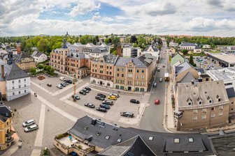 Stollberg bekommt einen Mobilitätsmanager - Der Marktplatz und die Hohensteiner Straße in Stollberg im Mai 2019.