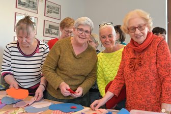 Stollberg in Herzens-Projekt eingebunden - Annelore Krauß (re.) mit Silvia Richter (2.v.re.) und Petra Lohse (3.v.re.).