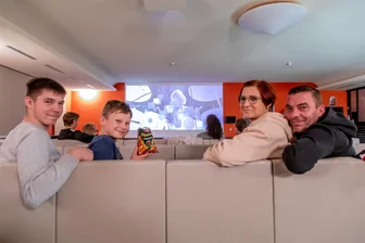 Stollberg plant die nächsten Filme im Dürer - René (v. r.), Susann, Finn und Jimmy Jonas zählten zu den Kinogästen im Dürer.