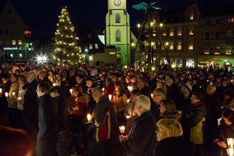 Stollberg: Rund 600 Menschen setzen Zeichen für Menschlichkeit -