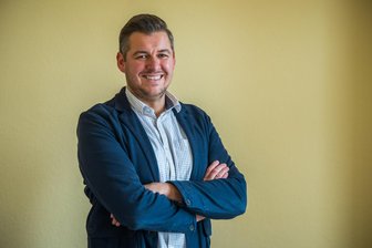 Stollberg und das „Sondervermögen“: Wo die Stadt investieren will - Patrick Weikert ist der Herr über die Zahlen in Stollberg. „Wir haben einen soliden Haushalt aufgestellt“, sagt der Kämmerer.