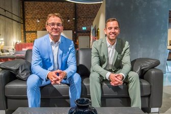 Stollberg wird Hotspot für Designermöbel - Gehobenes Wohnen auf 1000 Quadratmetern: Marco (links) und Nico Pfitzner im neuen Anbau von Reco Möbel in Stollberg.