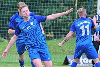 Stollberger spielen Aufbaugegner - Ungewohnte Glücksgefühle: Ruben Albusberger erzielte per Kopf das 2:1 für die Gastgeber.