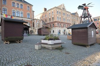 Stollberger Winterdorf zieht mit Glühwein und Musik auf den Hauptmarkt - Der Hauptmarkt in Stollberg verwandelt sich in ein Winterdorf.