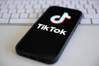 Stolperfalle Tiktok-Video: Mann im Erzgebirge wegen eines Disko-Livestreams vor Gericht - Auch auf Tiktok ist Umsicht beim Posten geboten, um keine Rechte zu verletzen.