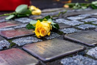Stolperstein in Geringswalde: Die bewegende Biografie dahinter - Stolpersteine (Symbolbild) sind Erinnerung und Mahnung zugleich. Künftig auch in Geringswalde.