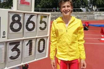 Stolze Gesichter nach Bestleistungen - Loki Herrmann wurde in Gotha Mitteldeutscher Meister im Stabhochsprung. Mit 3,10 m schaffte er eine persönliche Bestleistung.