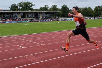 Stolzer Satz: Leichtathletik-Trainer aus dem Erzgebirge überrascht sich selbst - Marcus Wagner beim Dreisprung. Mit 10,70 Meter und Bronze übertraf er seine Erwartungen.